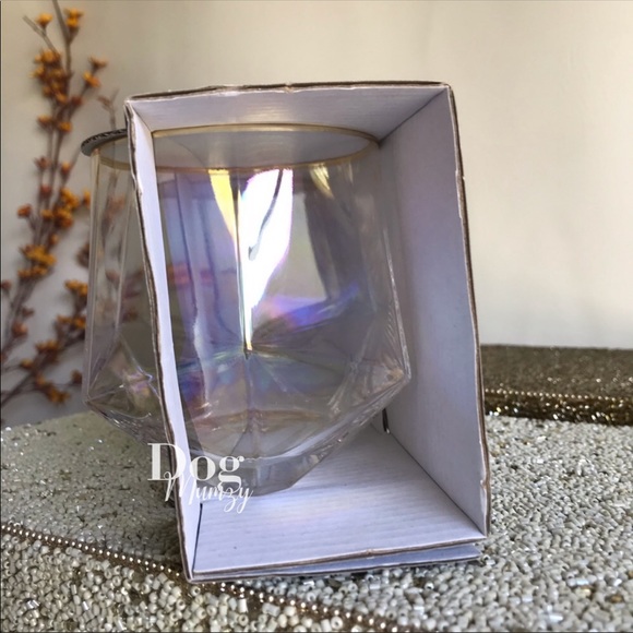 Luxe Habitat Iridescent Structured Wine Glasses - Picture 3 of 5